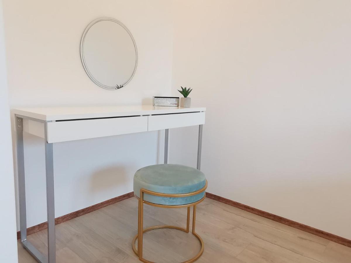 Apartment Pineta With Terrace & Park Wood View Pola Esterno foto