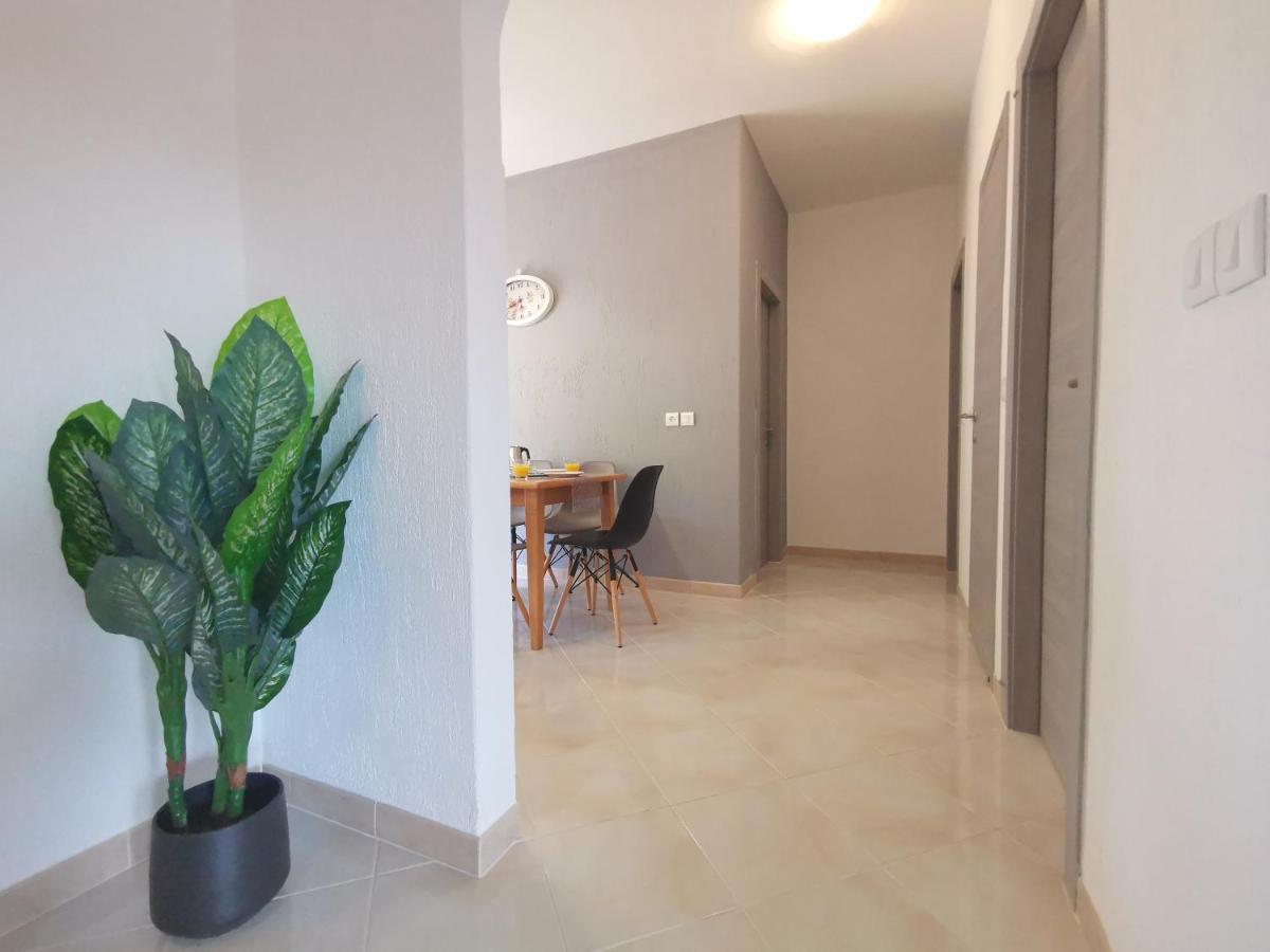 Apartment Pineta With Terrace & Park Wood View Pola Esterno foto