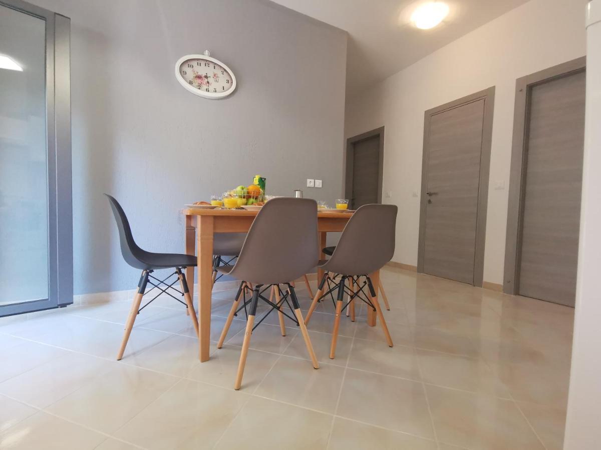Apartment Pineta With Terrace & Park Wood View Pola Esterno foto