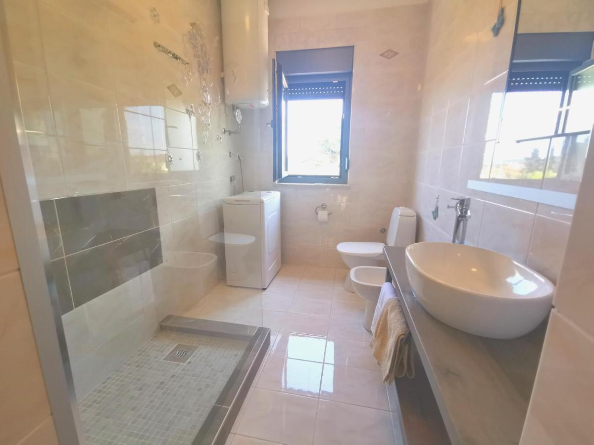 Apartment Pineta With Terrace & Park Wood View Pola Esterno foto
