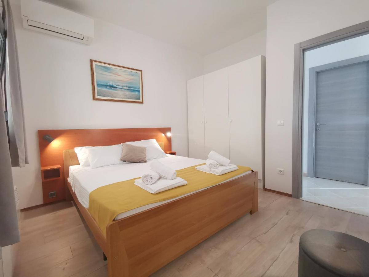 Apartment Pineta With Terrace & Park Wood View Pola Esterno foto