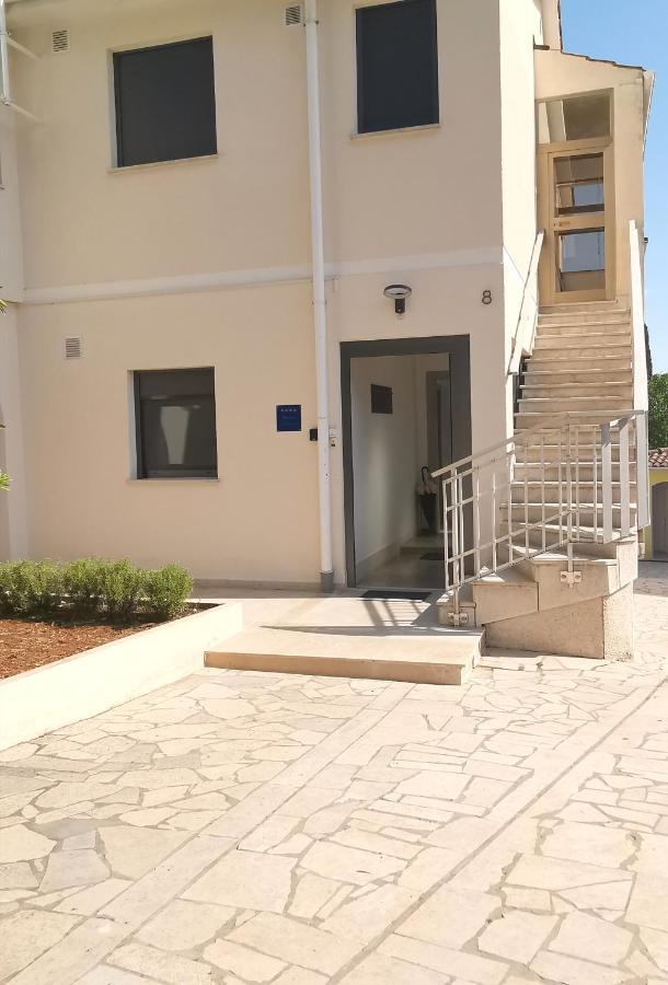 Apartment Pineta With Terrace & Park Wood View Pola Esterno foto