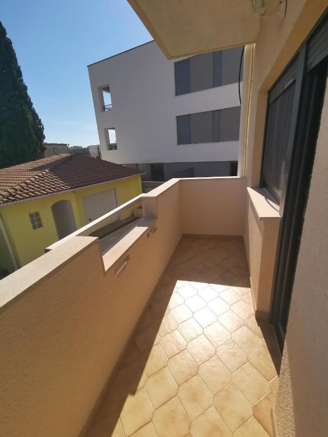 Apartment Pineta With Terrace & Park Wood View Pola Esterno foto