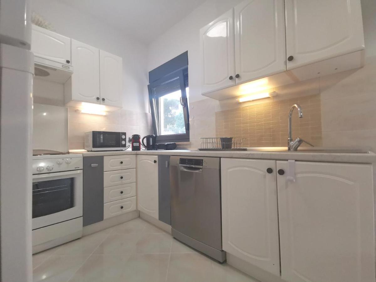 Apartment Pineta With Terrace & Park Wood View Pola Esterno foto