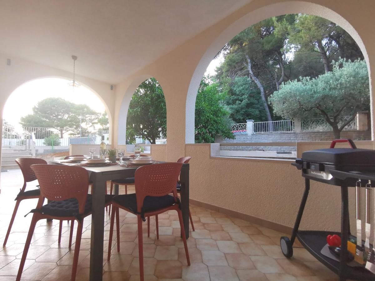 Apartment Pineta With Terrace & Park Wood View Pola Esterno foto