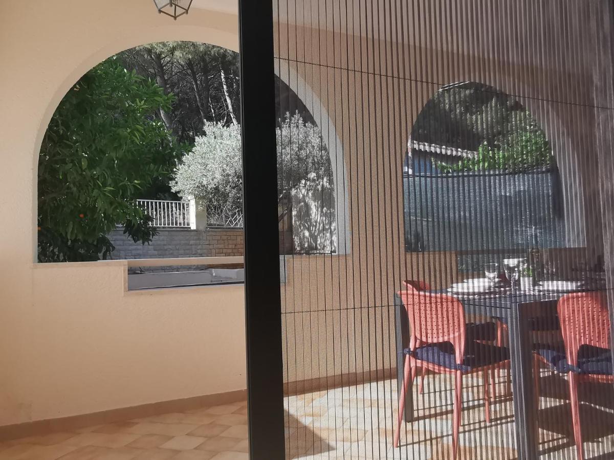 Apartment Pineta With Terrace & Park Wood View Pola Esterno foto
