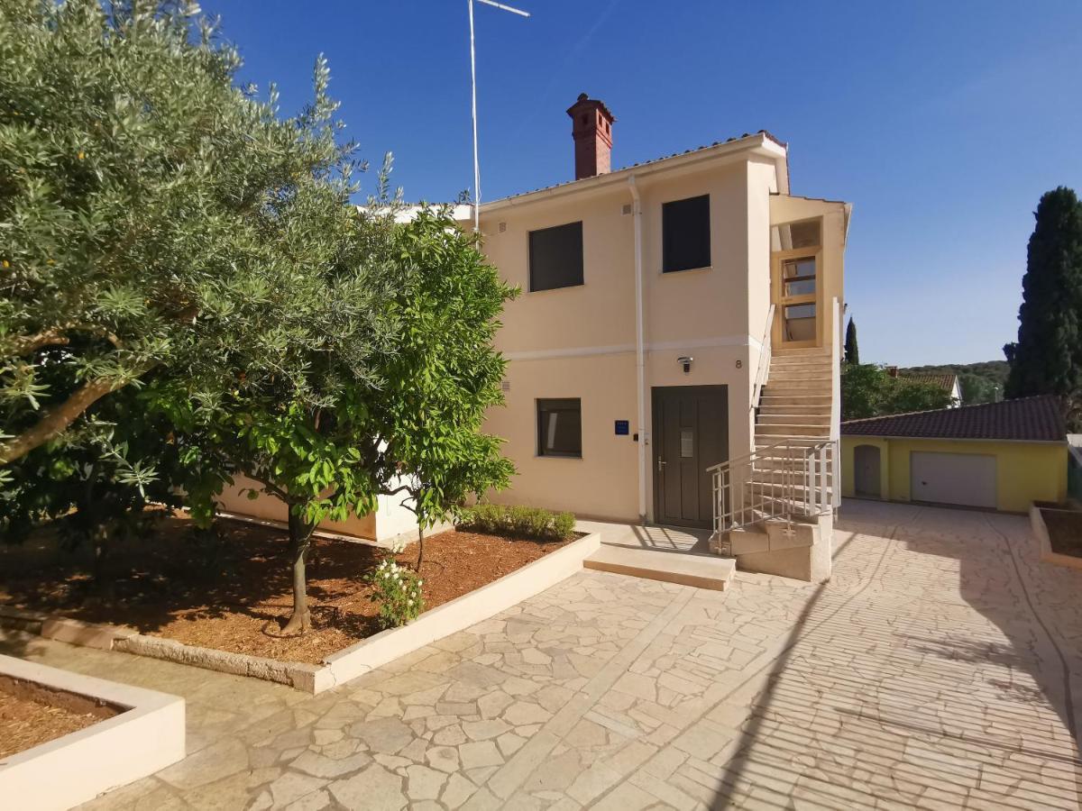 Apartment Pineta With Terrace & Park Wood View Pola Esterno foto