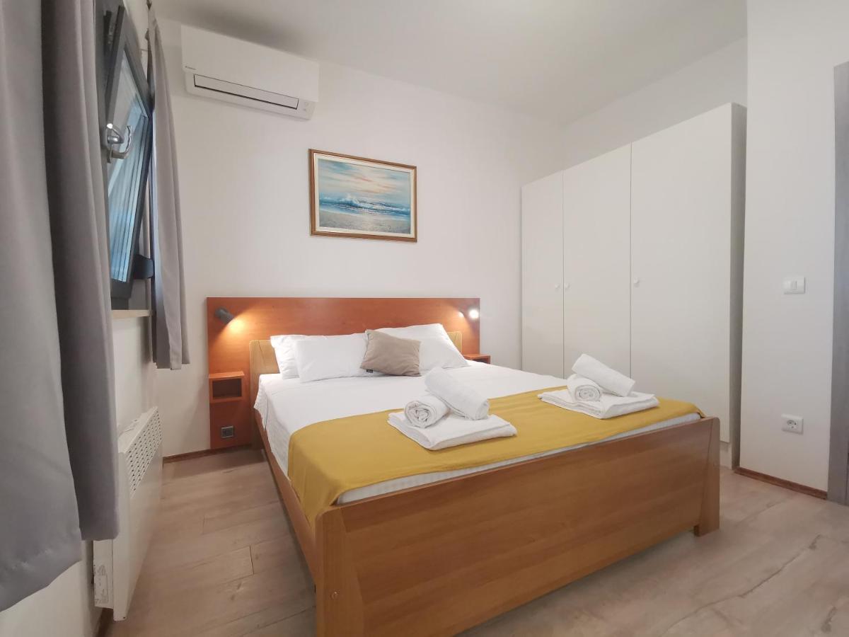 Apartment Pineta With Terrace & Park Wood View Pola Esterno foto
